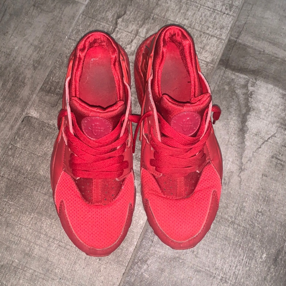 Red huaraches